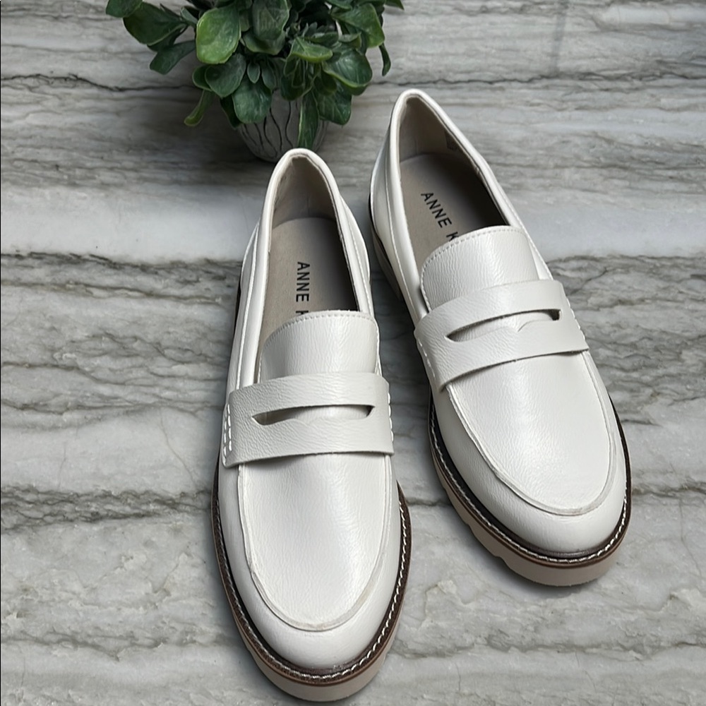 New cream Women's 9 Anne Klein Loafers